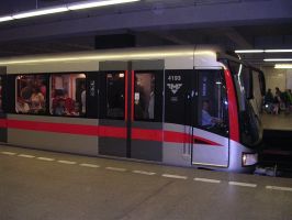 Поезд в метро Праги